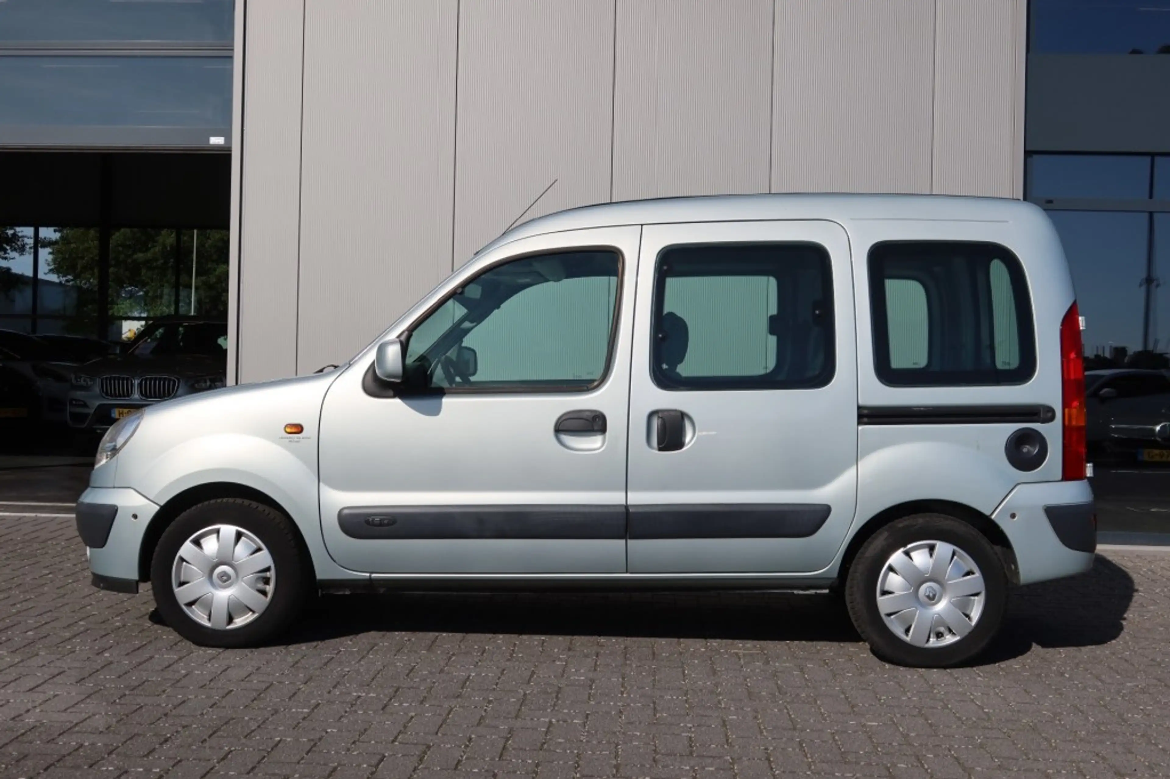 Renault Kangoo 1.6 16V Privilege AUTOMAAT Airco, Trekhaak, 2x sch — photo 3