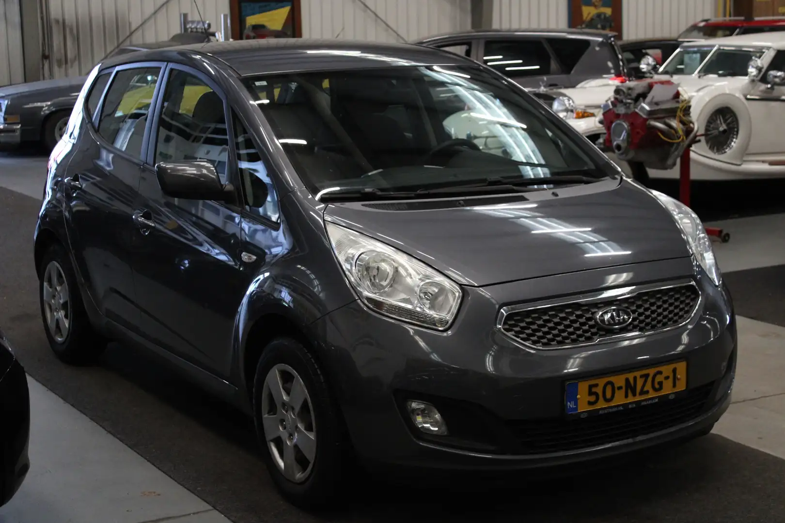 Kia Venga 1.4 CVVT X-tra Airco, Cruise Control, Isofix, Stuu Grijs - 2