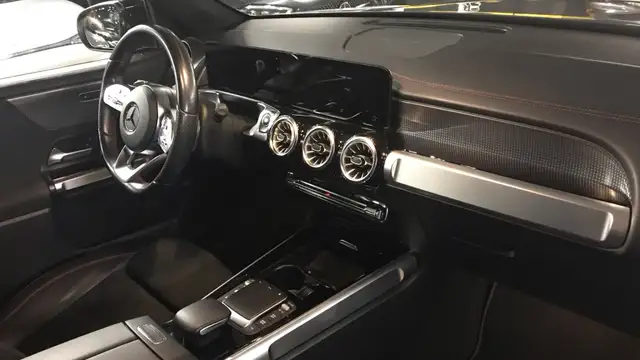 Mercedes-Benz Eqb view 10