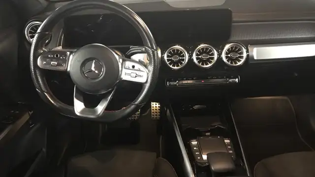 Mercedes-Benz Eqb view 8