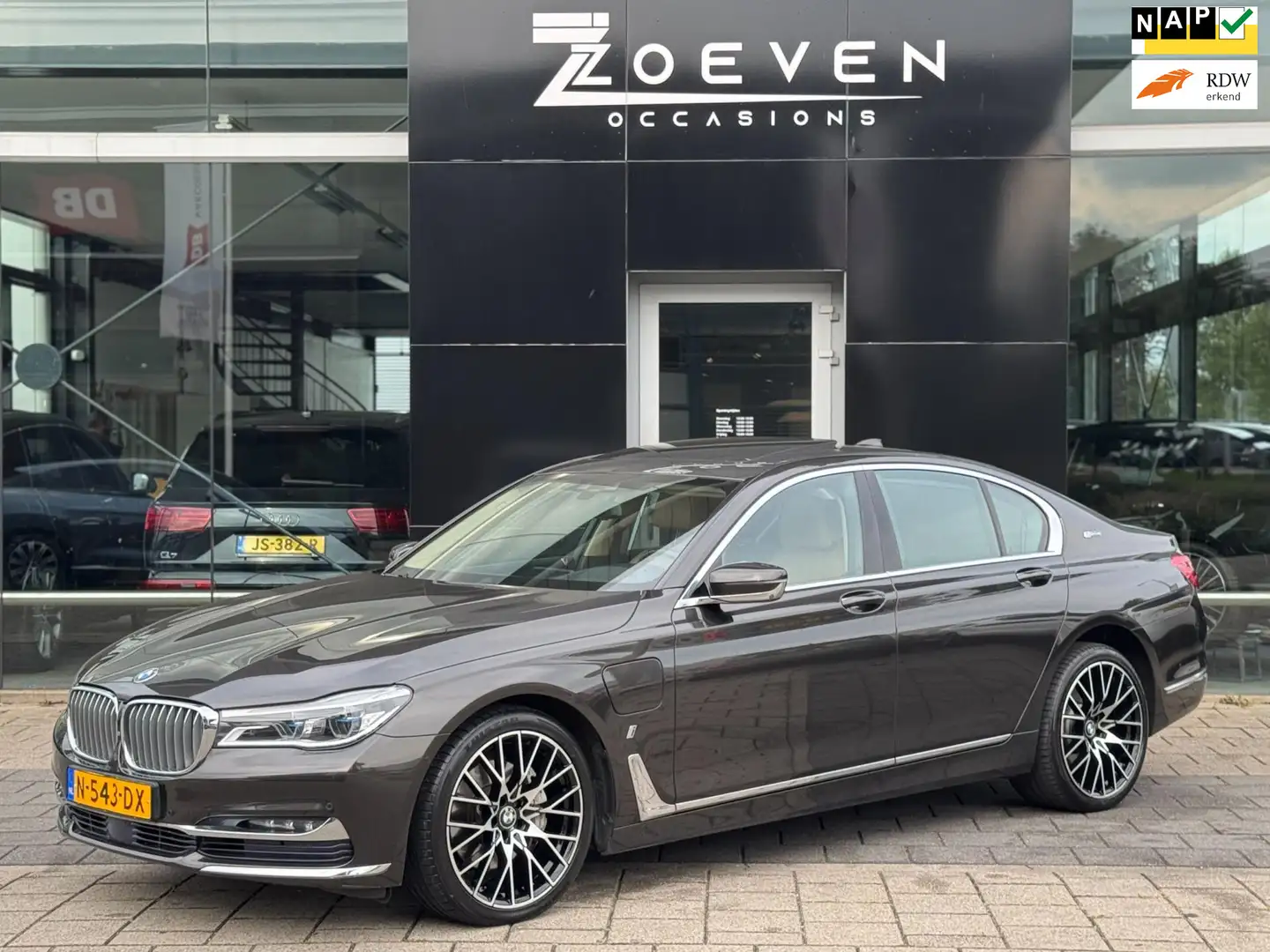 BMW 740 7-serie 740e iPerformance Marrone - 1