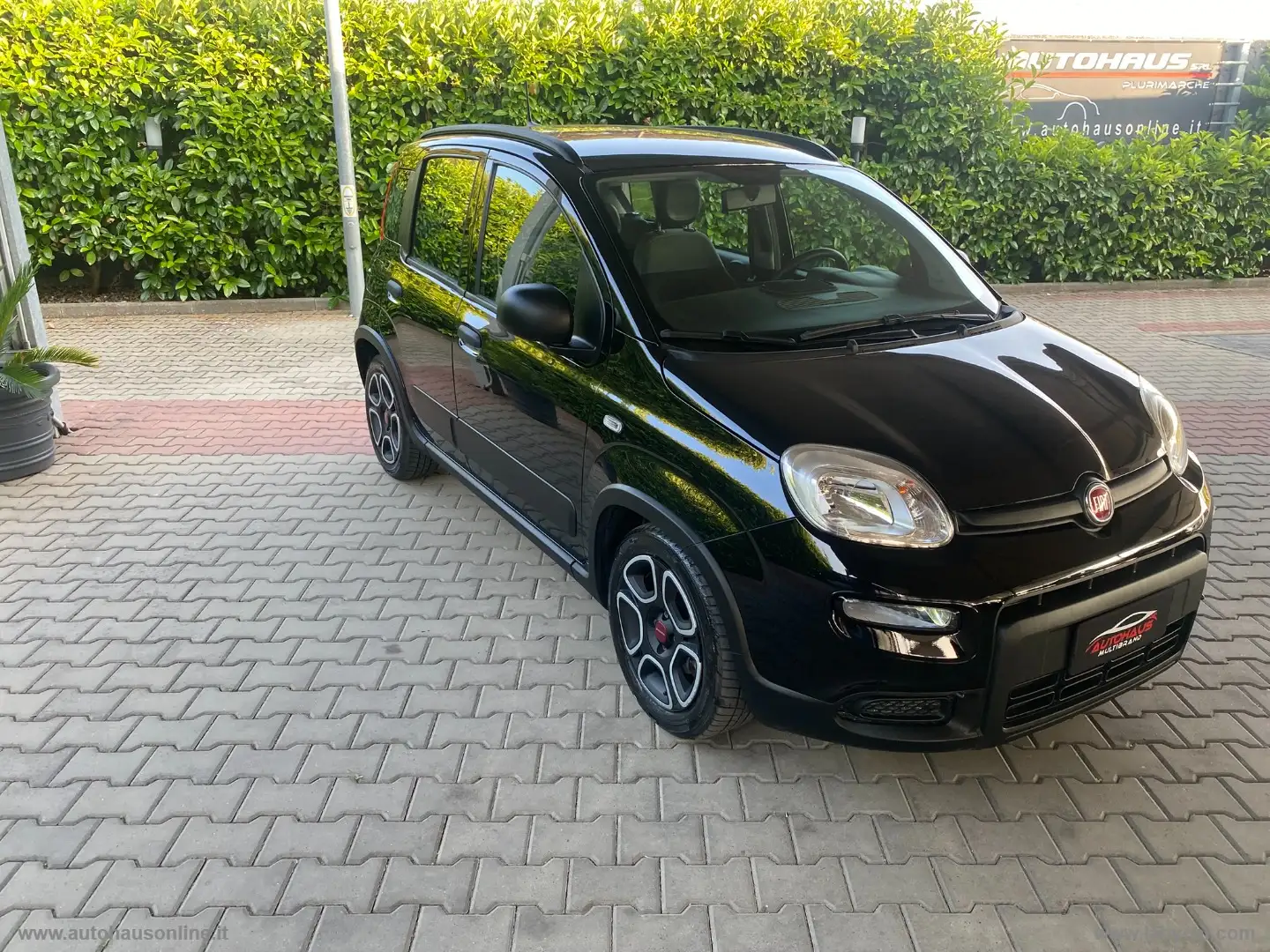Fiat Panda 1.0 FireFly S&S Hybrid City Life Zwart - 1