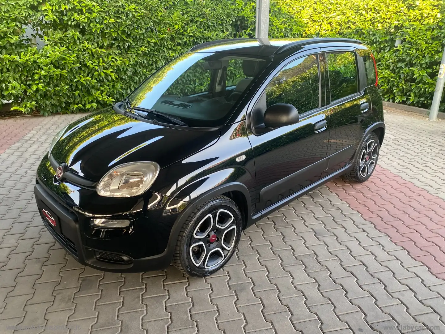 Fiat Panda 1.0 FireFly S&S Hybrid City Life Zwart - 2