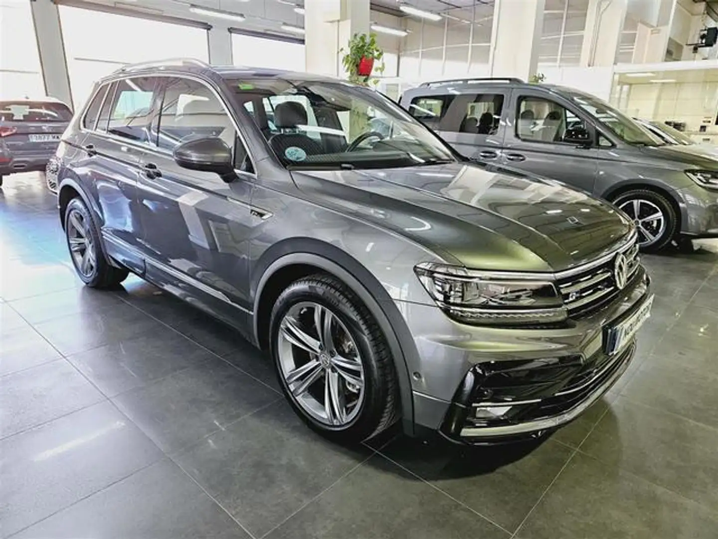Volkswagen Tiguan 2.0 TSI Sport 4Motion DSG 140kW Grigio - 2