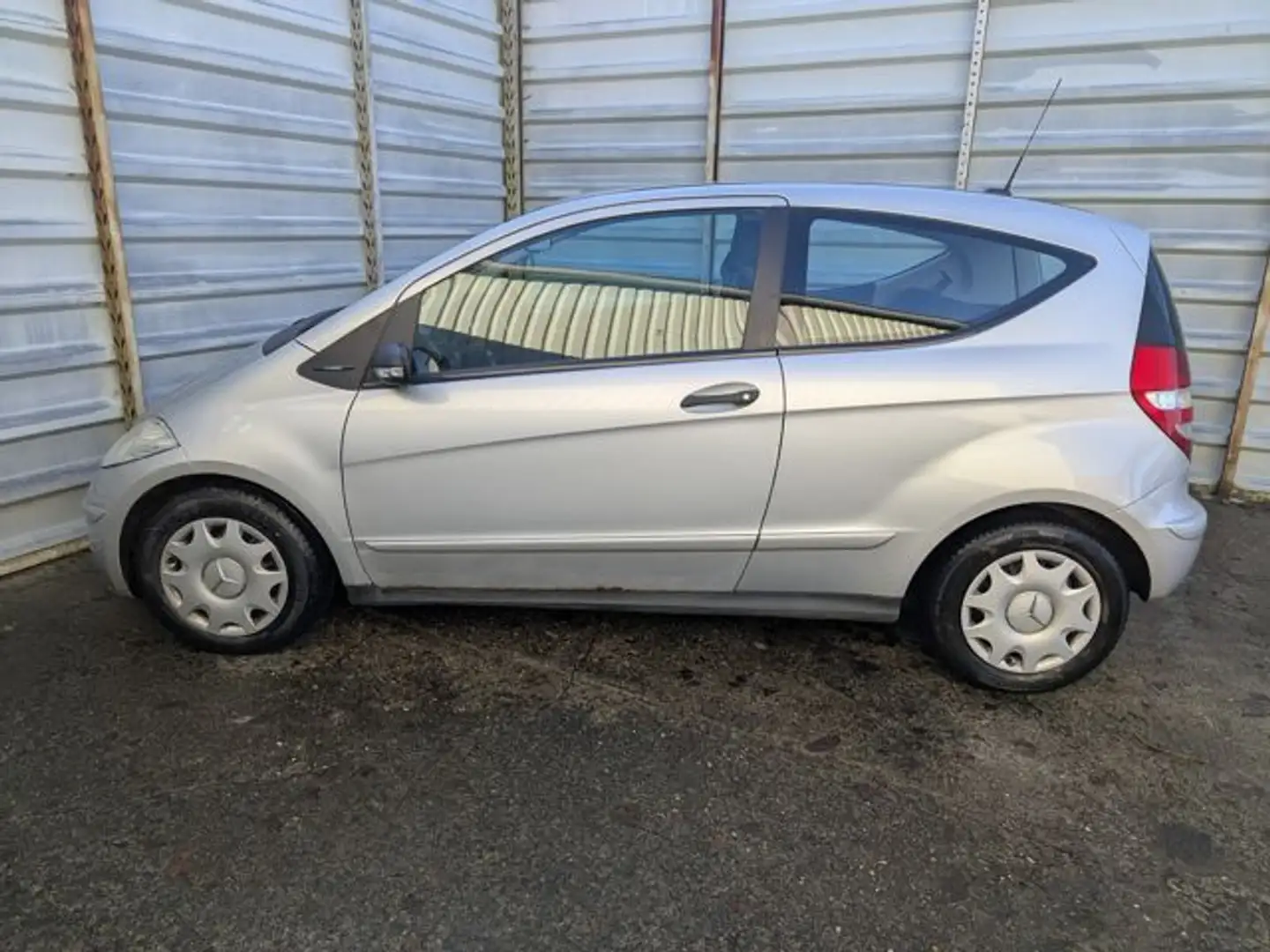 Mercedes-Benz A 150 *Automatikgetriebe*Tüv:10/2027* Silber - 2