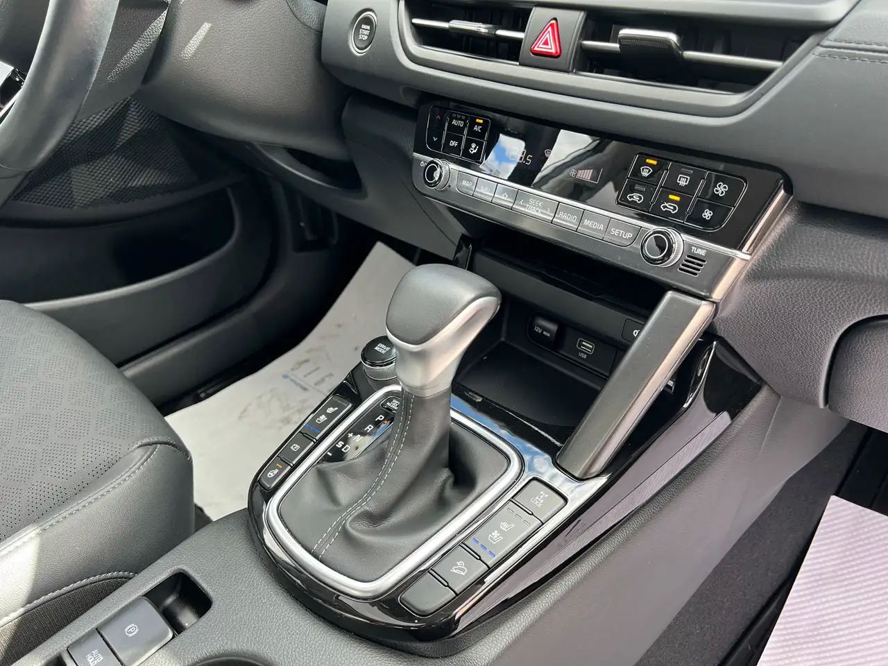 Kia Seltos снимка Kia Seltos