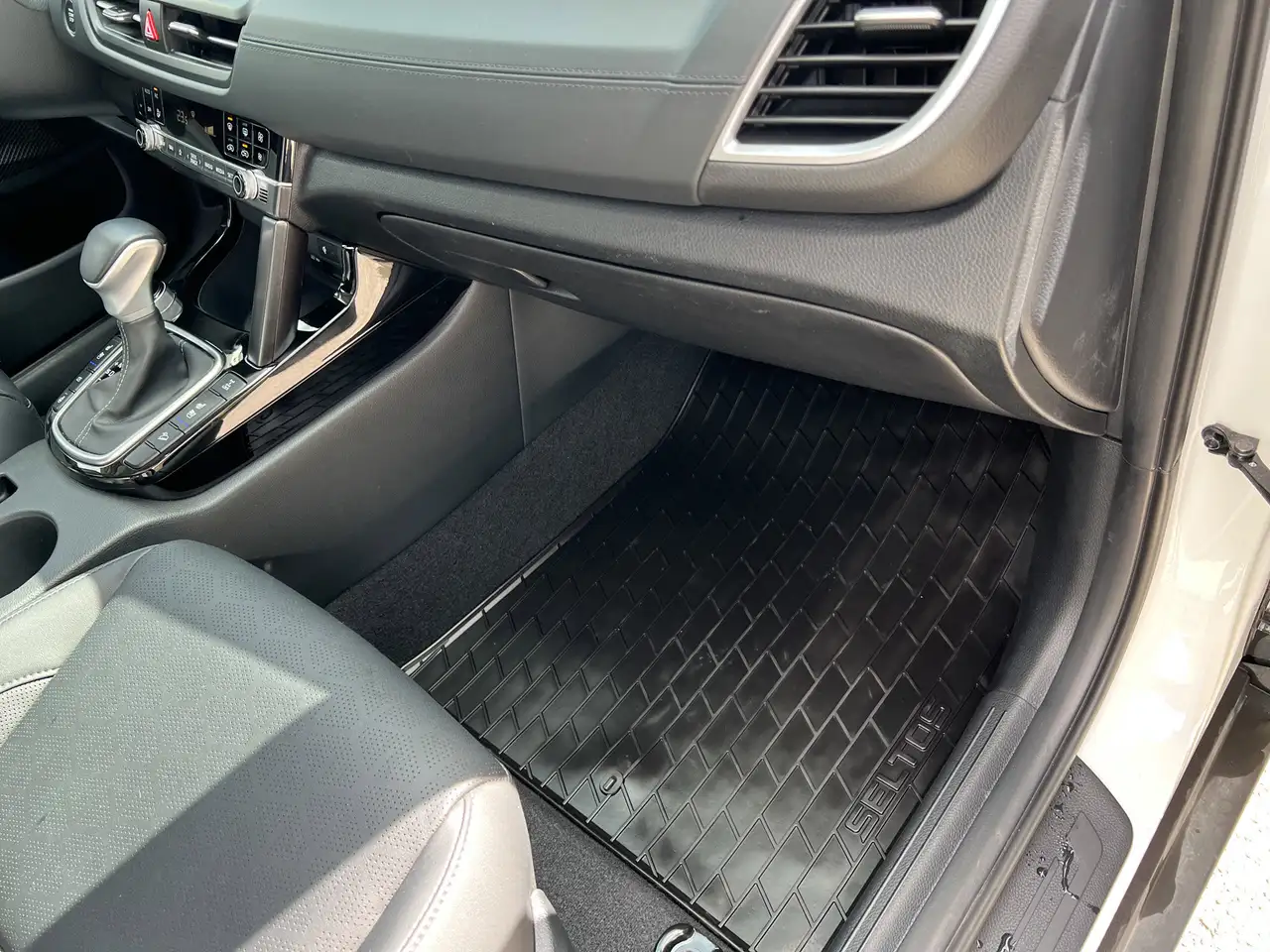 Kia Seltos снимка Kia Seltos