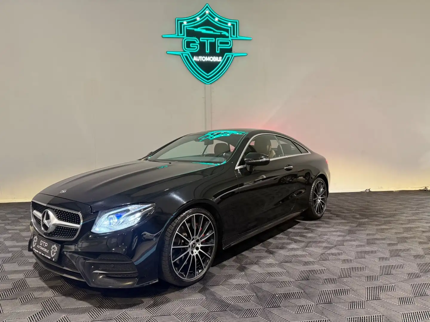 Mercedes-Benz E 300 Coupe *Pano*Burmester*Ambiente*Memory* Schwarz - 1