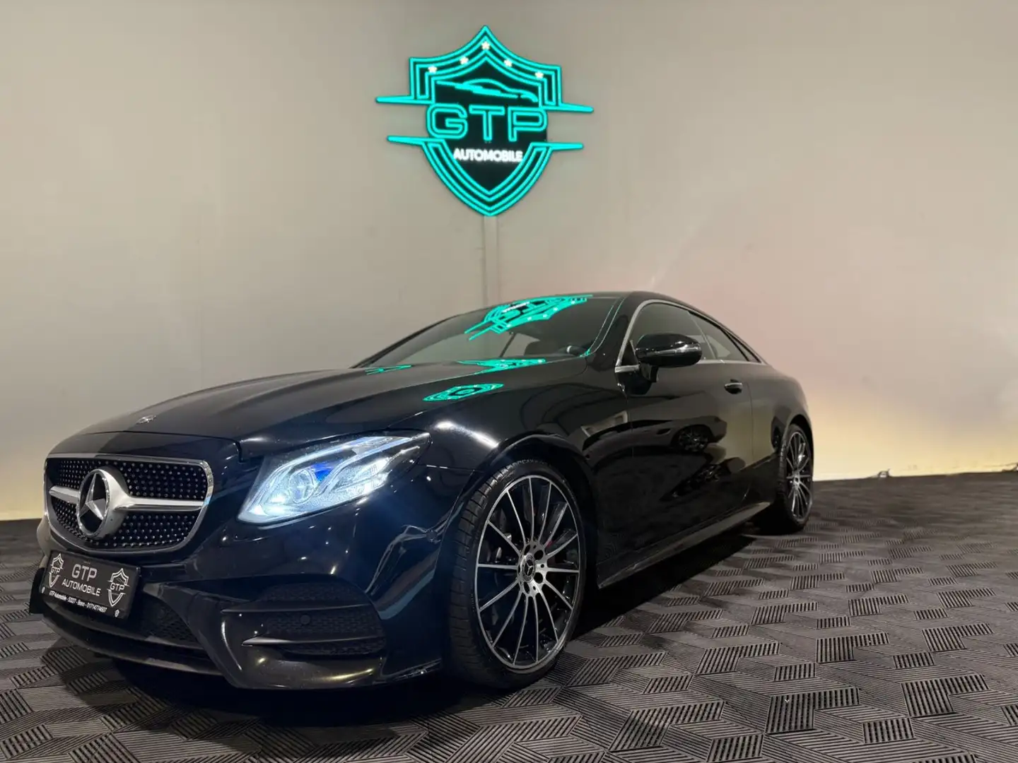 Mercedes-Benz E 300 Coupe *Pano*Burmester*Ambiente*Memory* Schwarz - 2