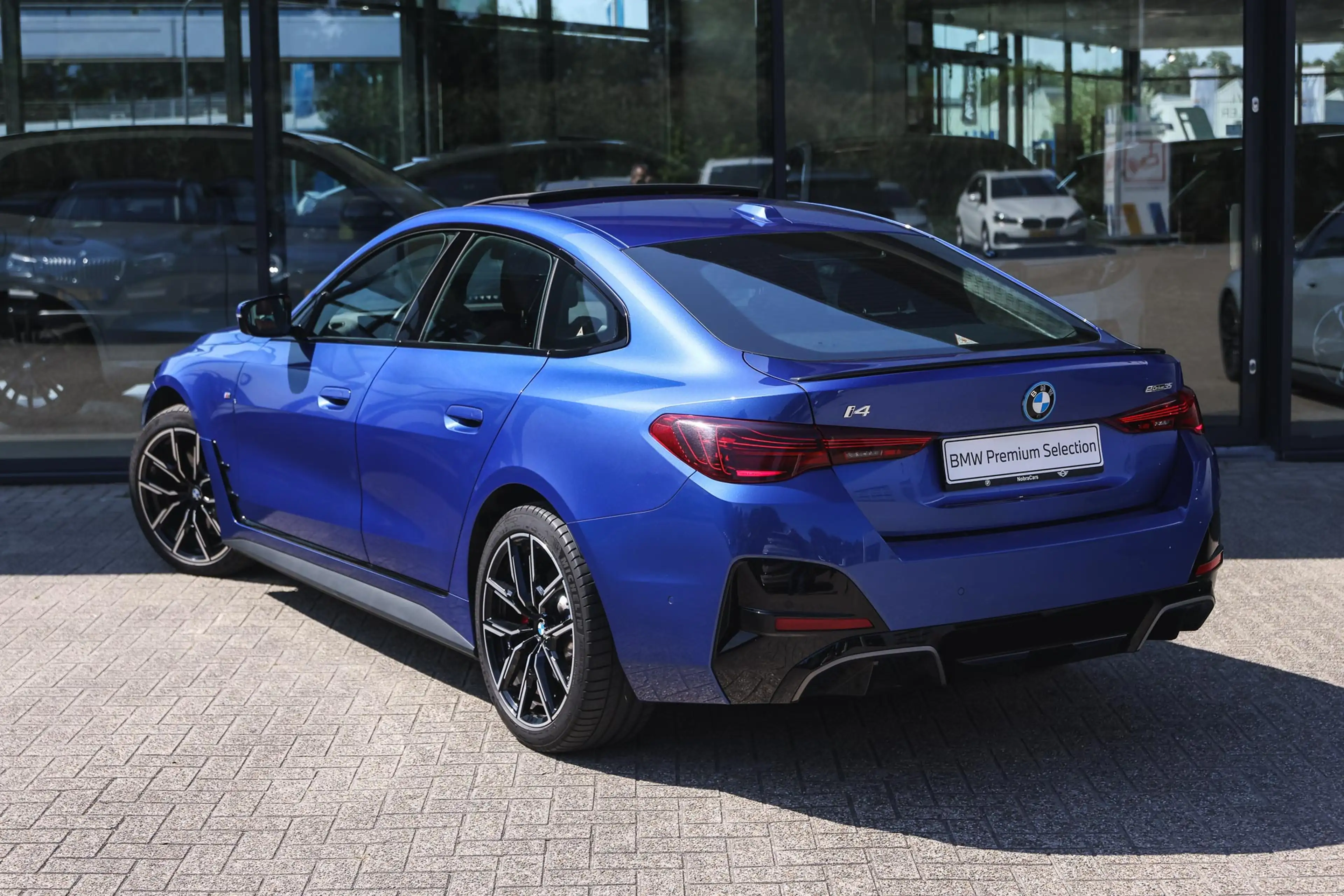 BMW i4 eDrive35 M Sport / Schuif-kanteldak / M Adaptief o — photo 2