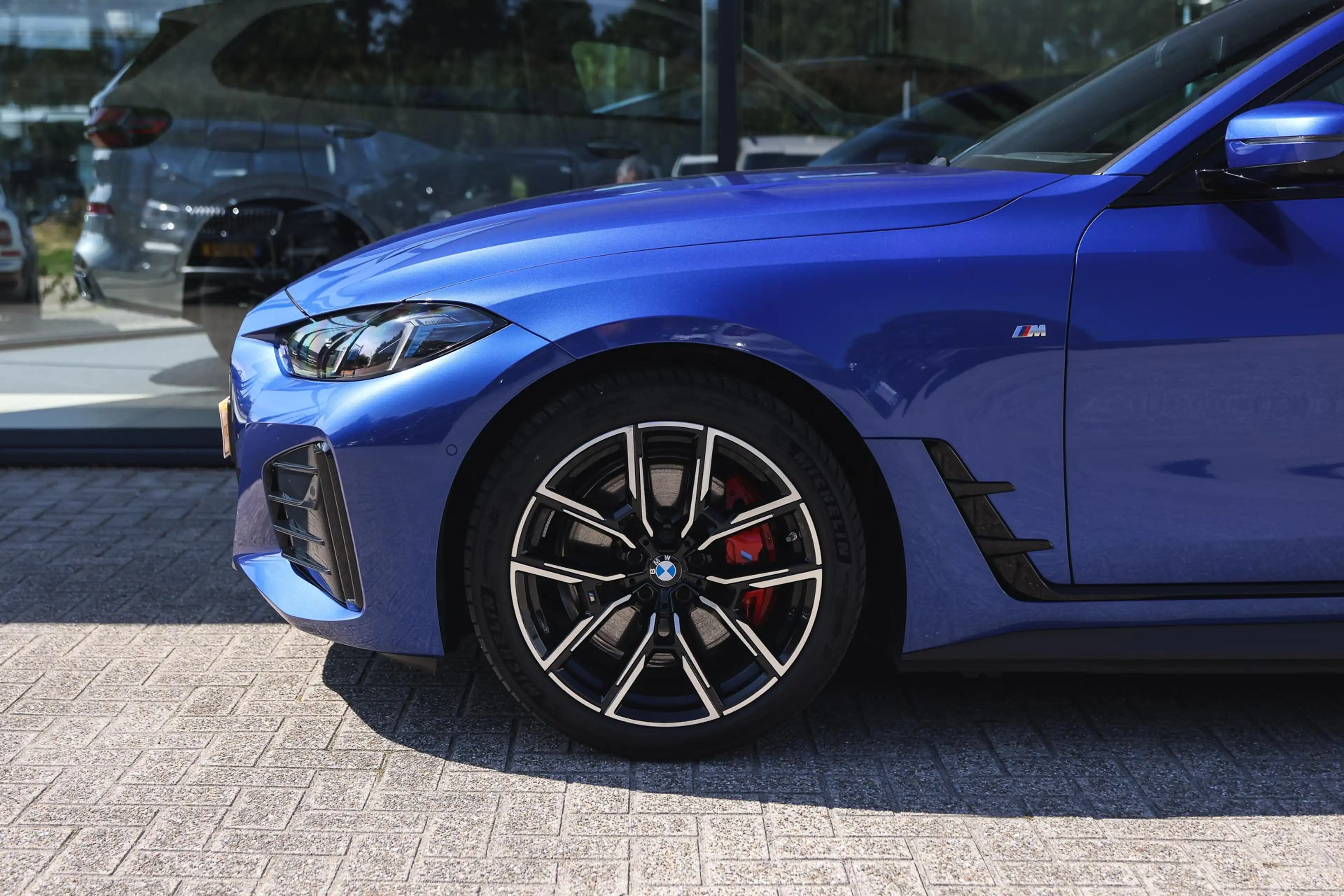 BMW i4 eDrive35 M Sport / Schuif-kanteldak / M Adaptief o — photo 5