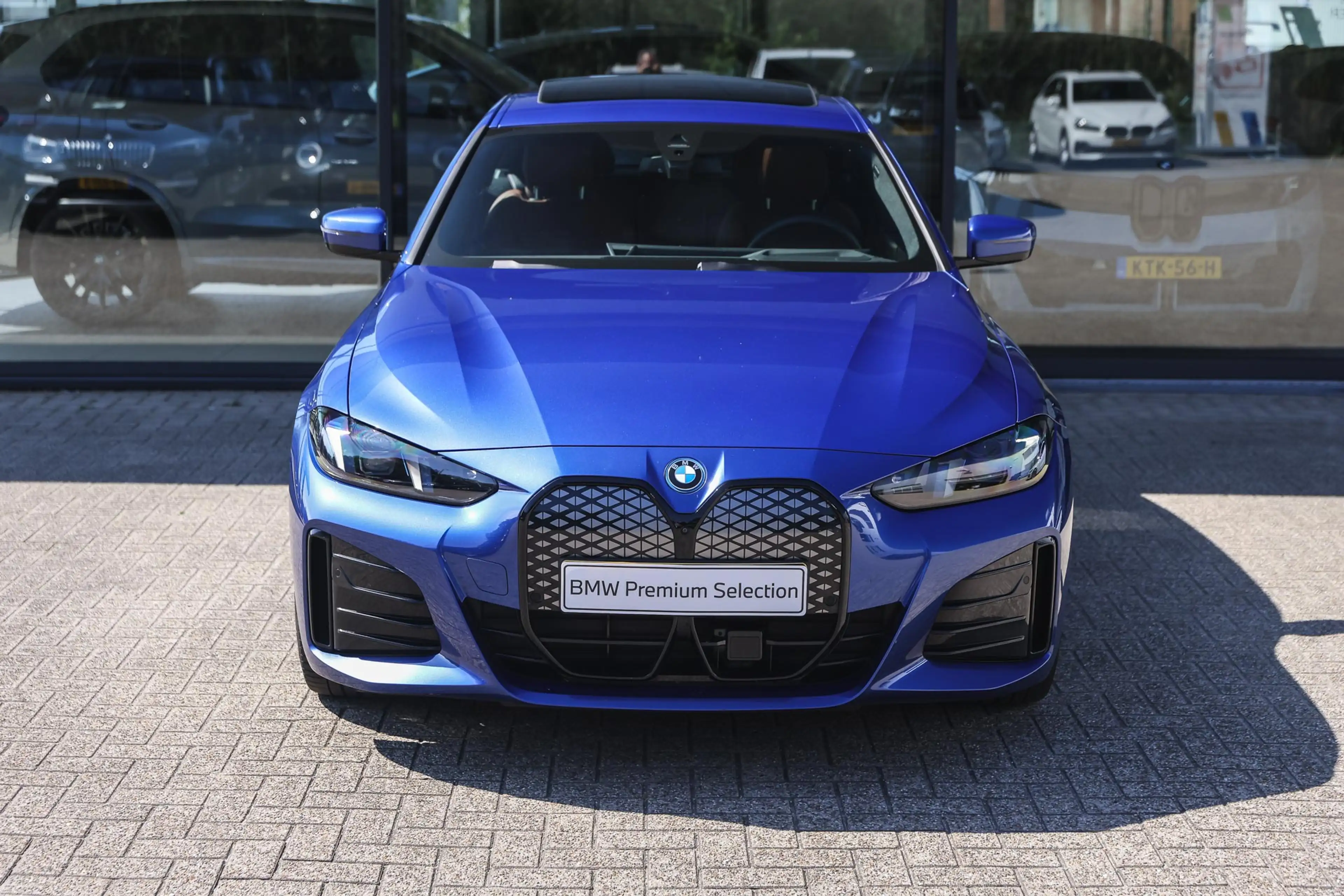 BMW i4 eDrive35 M Sport / Schuif-kanteldak / M Adaptief o — photo 6