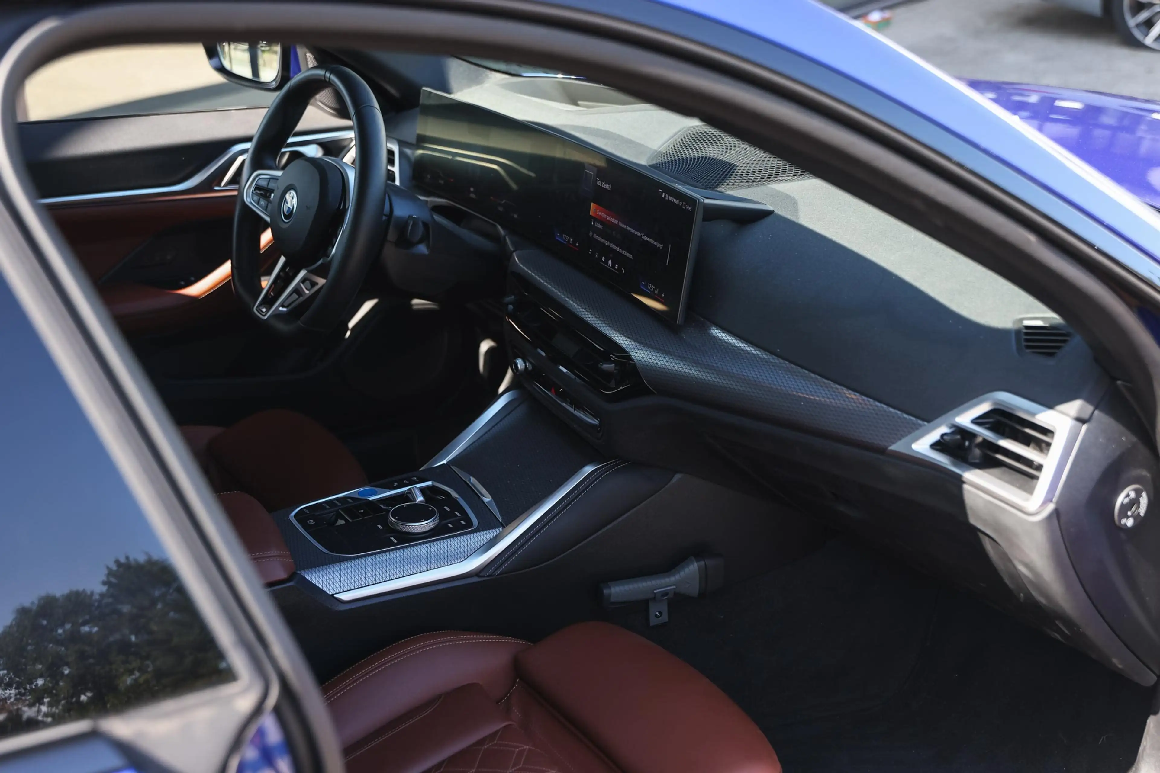BMW i4 eDrive35 M Sport / Schuif-kanteldak / M Adaptief o — photo 11