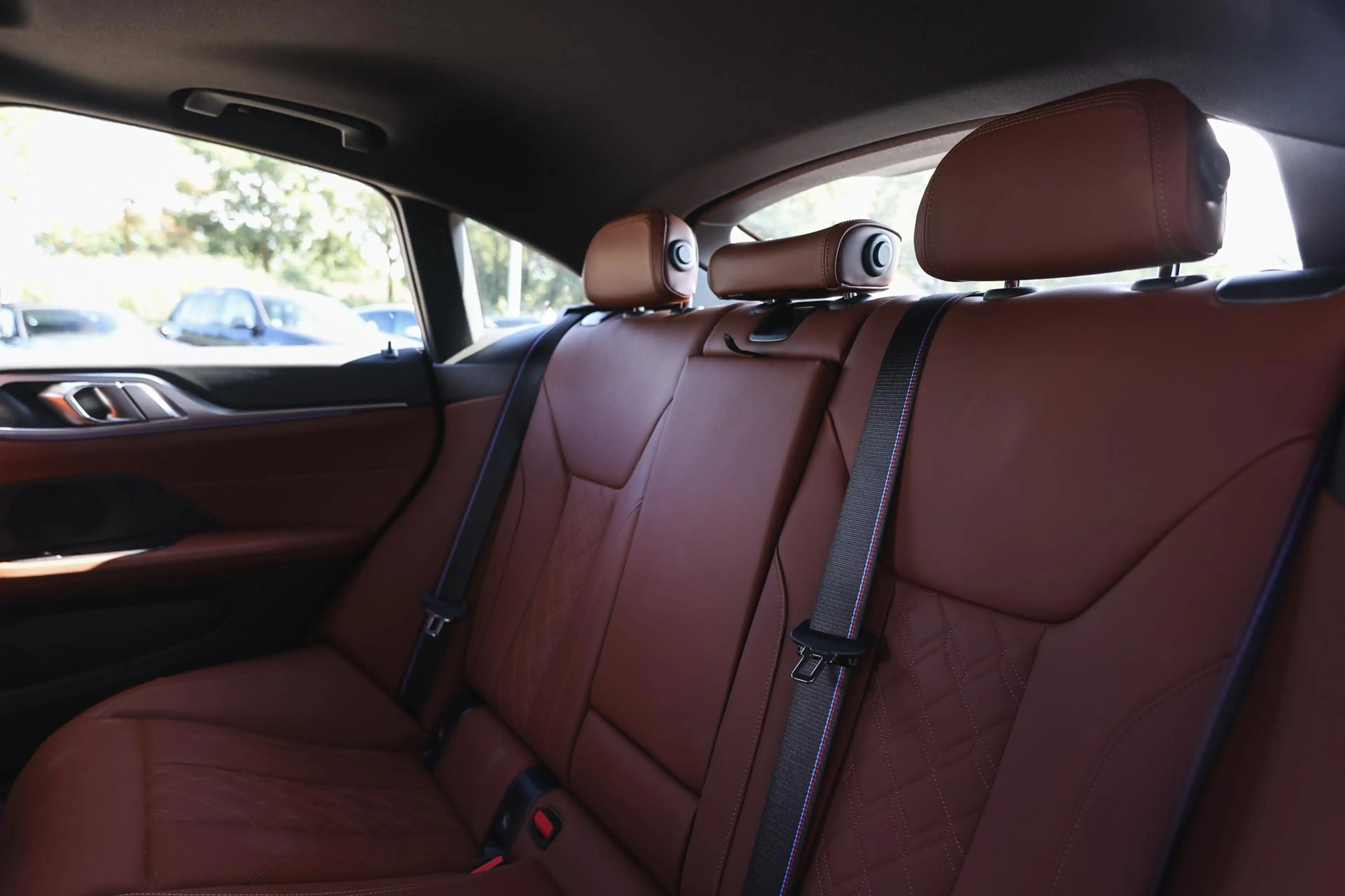 BMW i4 eDrive35 M Sport / Schuif-kanteldak / M Adaptief o — photo 15
