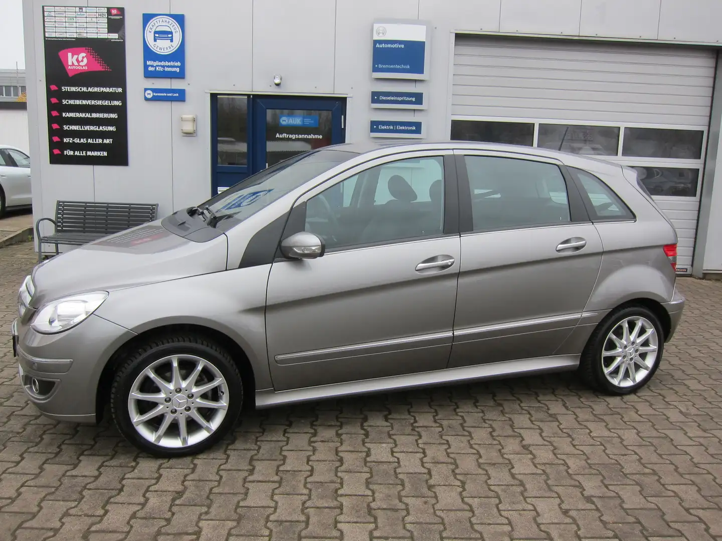 Mercedes-Benz B 150 B-Klasse Grau - 2