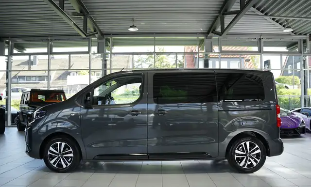 Citroen Spacetourer view 10