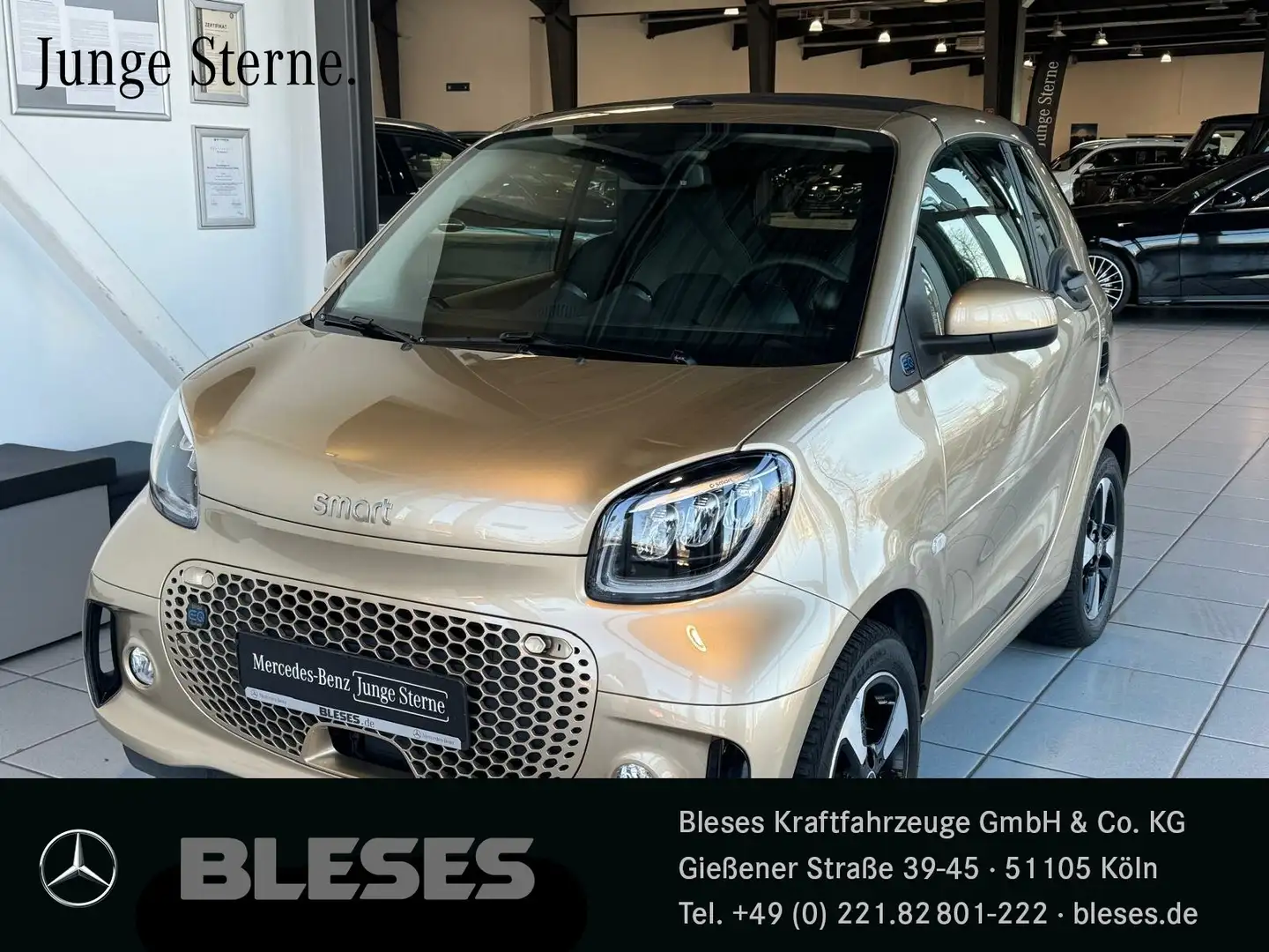 smart forTwo smart EQ fortwo cabrio Exclusive Plus+22kW+JBL LED Beige - 1