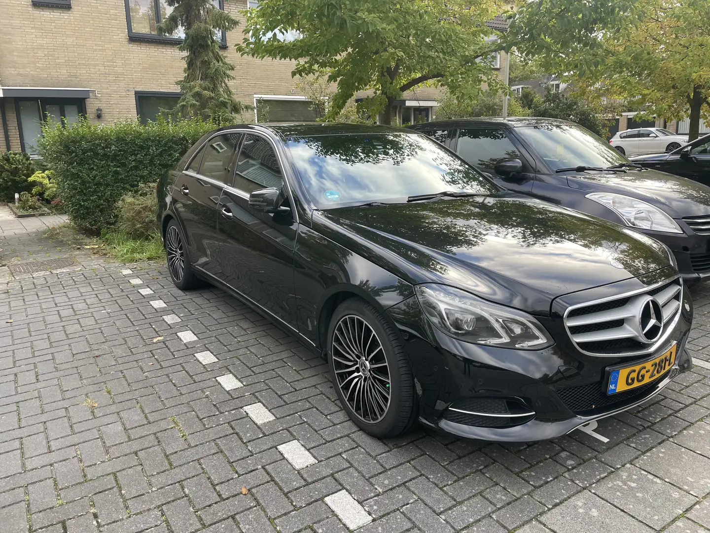 Mercedes-Benz E 220 Amb. Avant. Zwart - 1