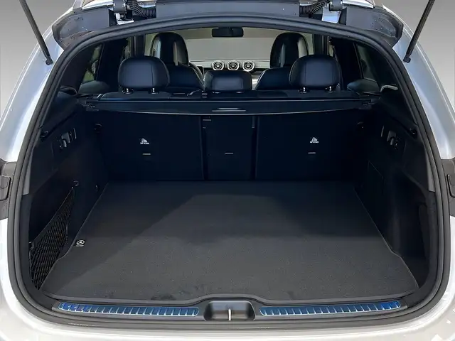 Mercedes-Benz 220 view 6
