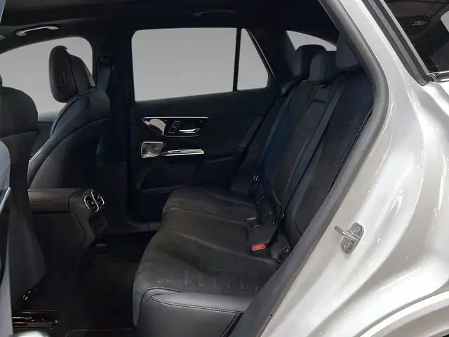 Mercedes-Benz 220 view 9