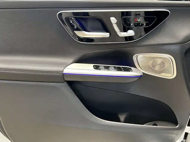 Mercedes-Benz 220 view 13