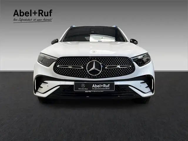 Mercedes-Benz 220 view 2
