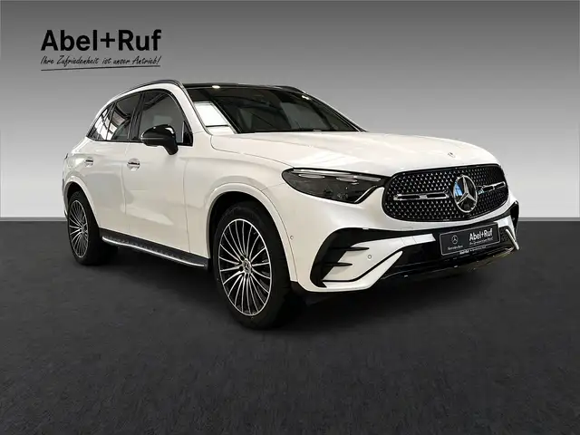 Mercedes-Benz 220 view 3