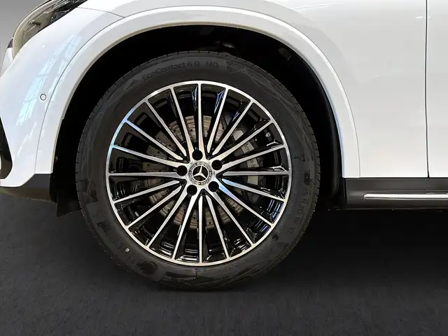 Mercedes-Benz 220 view 7