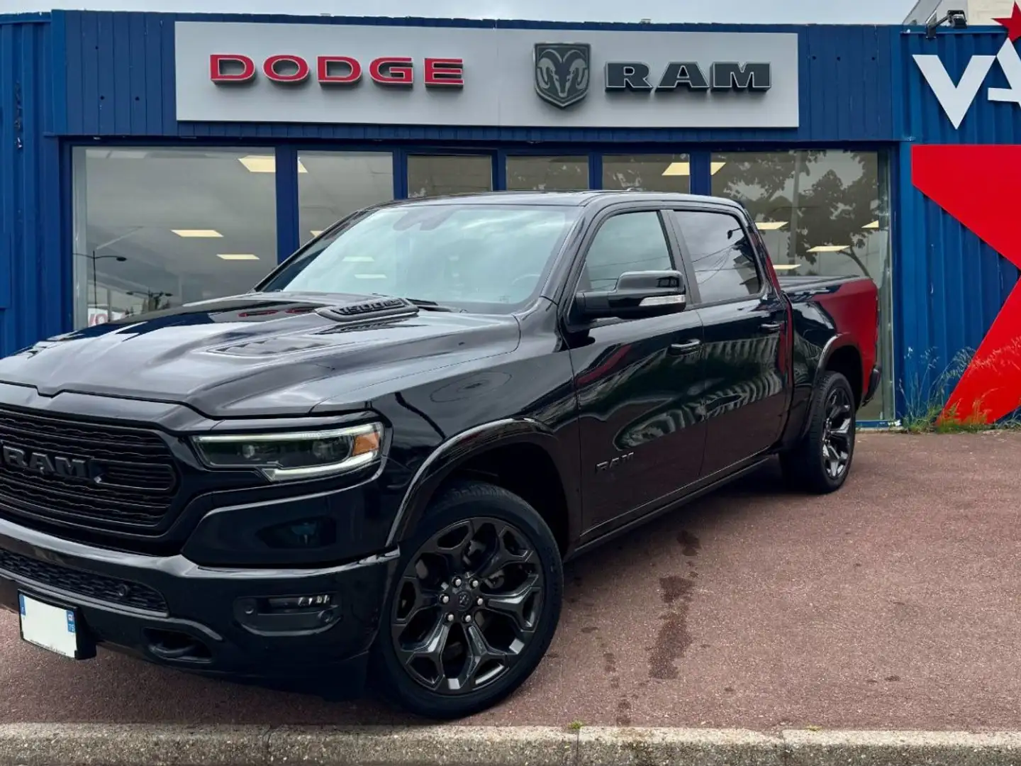 Dodge RAM Limited Night Edition - Multifunction Tailgate/Sus Zwart - 2