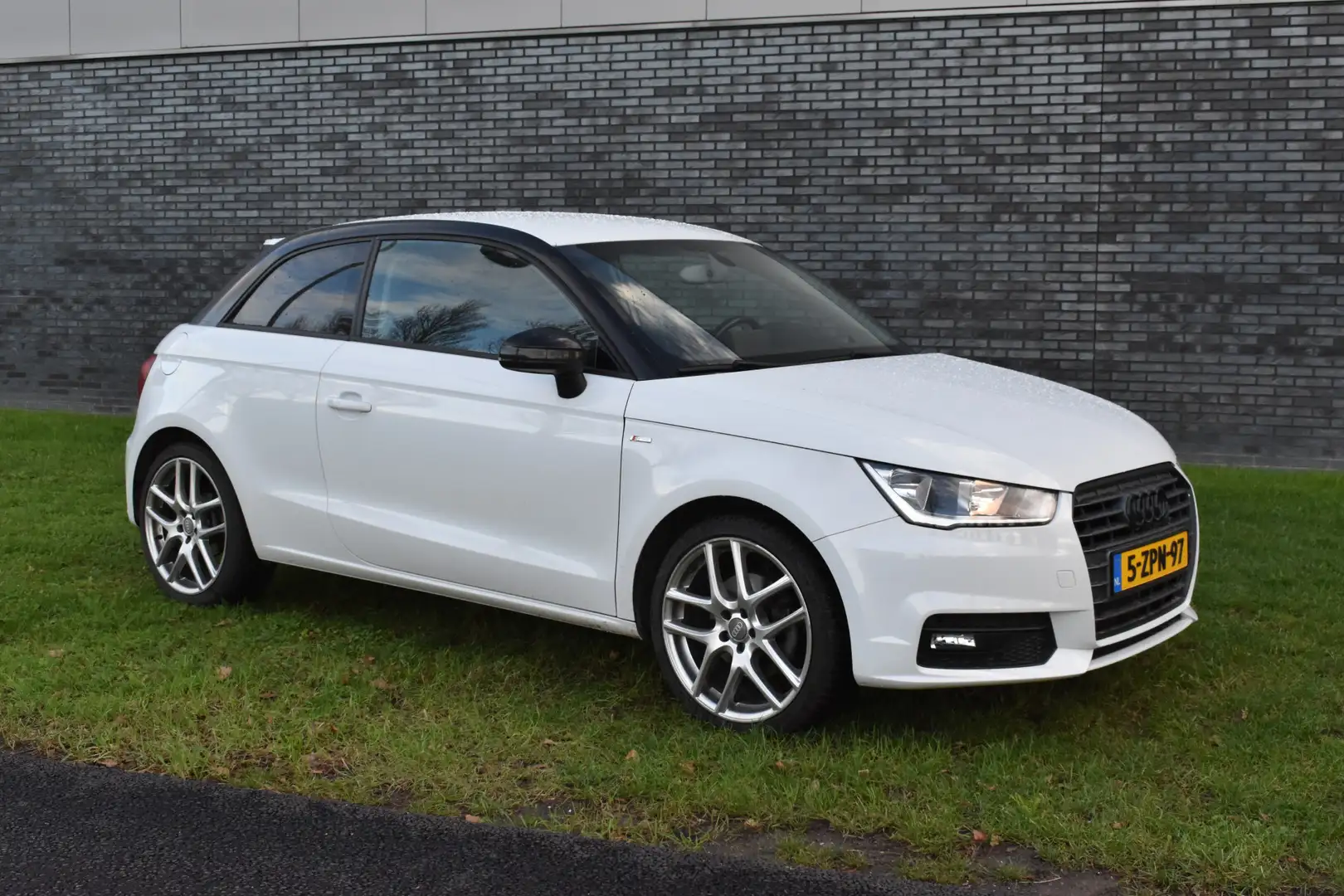 Audi A1 1.4 TFSI Pro Line Navigatie Parkeersensoren Wit - 1