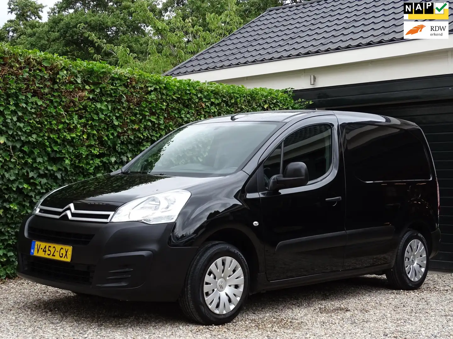 Citroen Berlingo 1.6 BlueHDI 100 Club S&S | Automaat | Euro 6 | N.A Zwart - 1