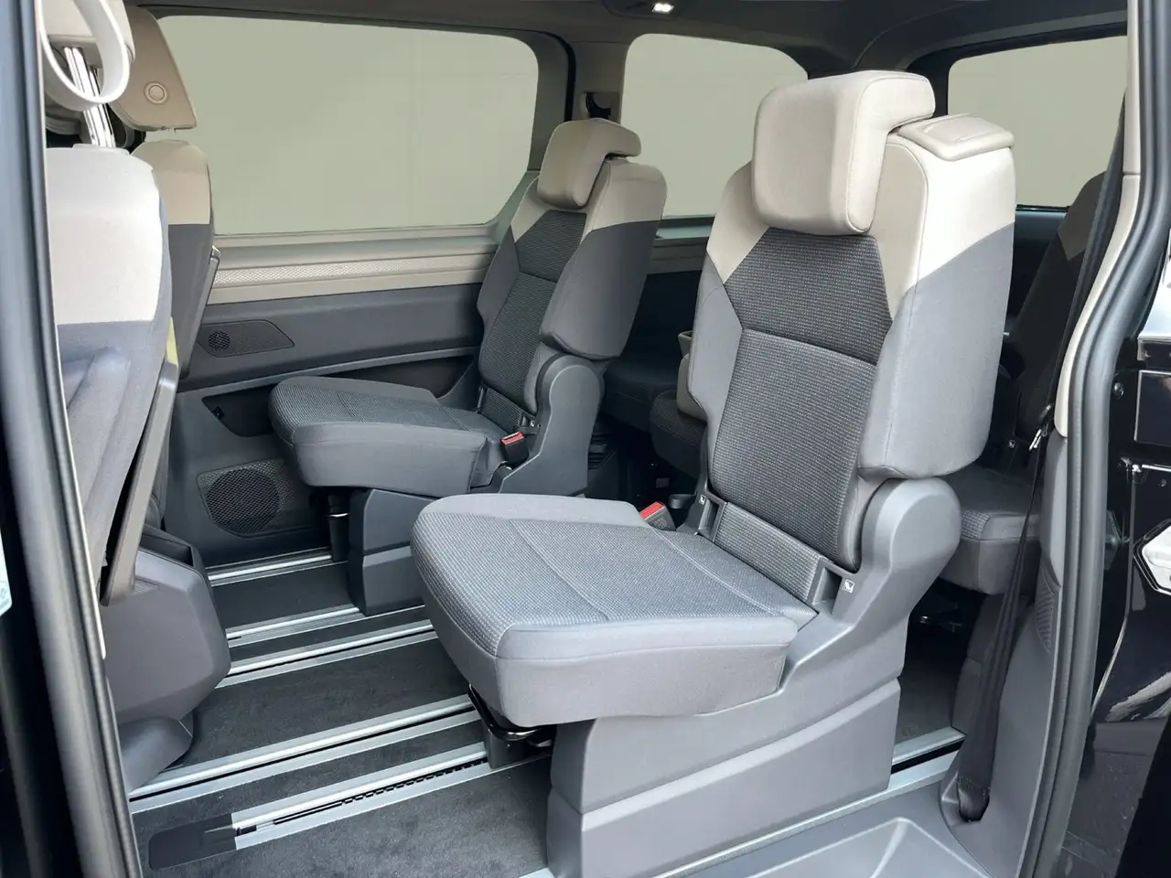 Volkswagen T7 Multivan 2026 — фото 12