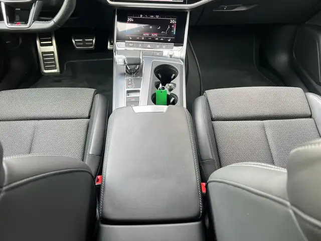 Audi A6 view 9