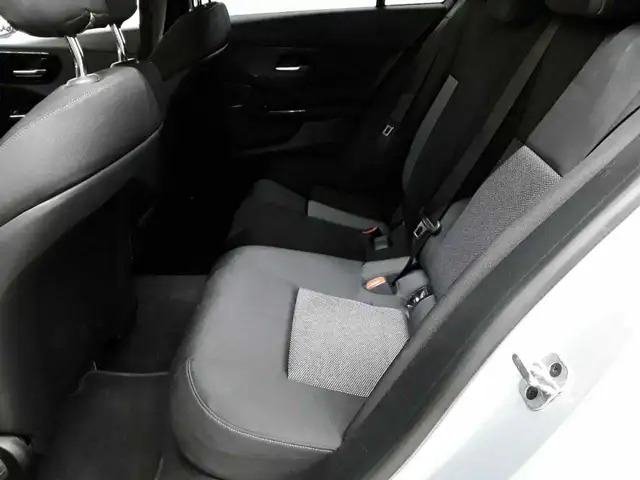 Mercedes-Benz C-Class view 13