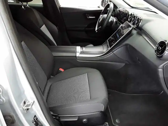 Mercedes-Benz C-Class view 8