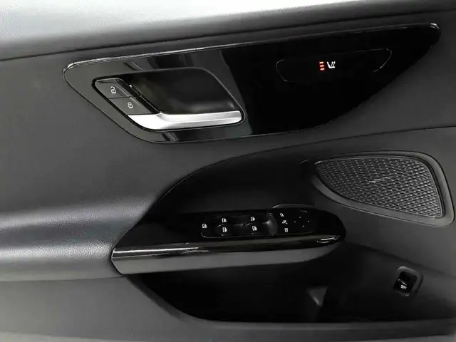 Mercedes-Benz C-Class view 17