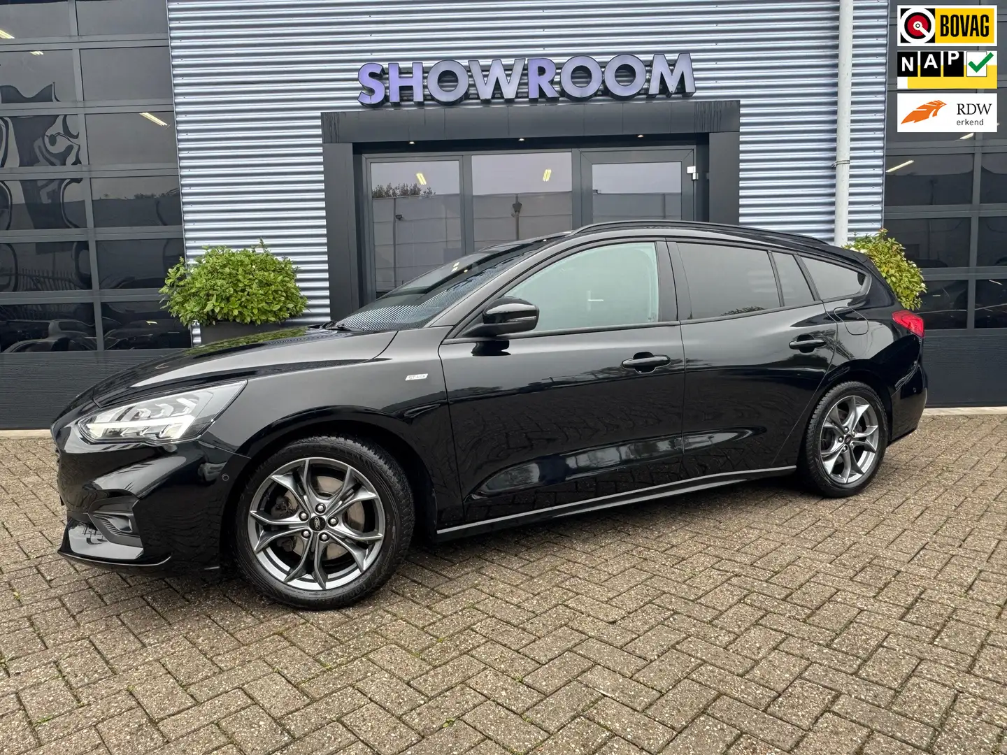 Ford Focus Wagon 1.0 EcoBoost ST Line Automaat|Camera|Apple C Zwart - 1