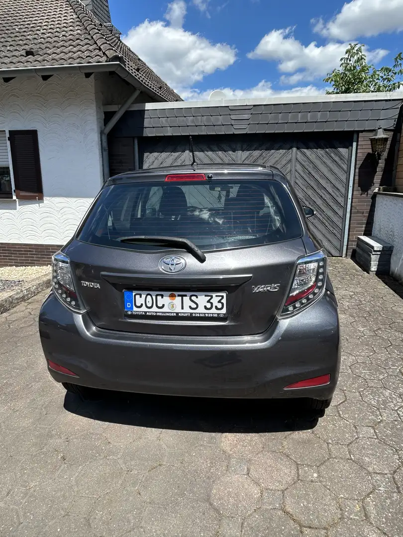 Toyota Yaris Yaris 1.33 VVT-i Edition 2014 Gris - 2