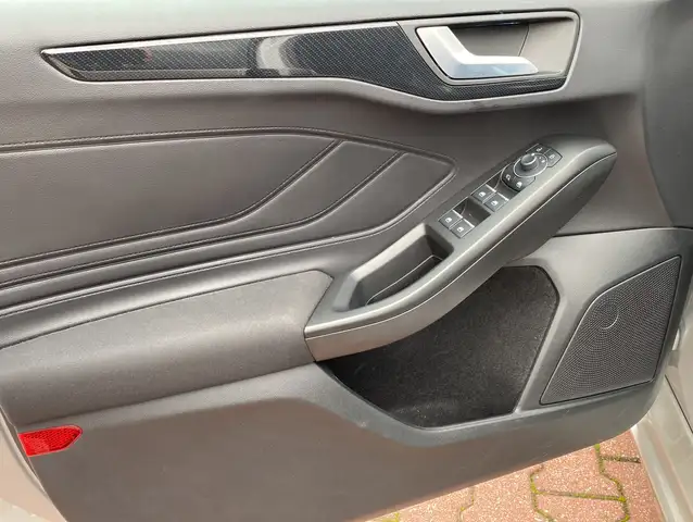 Ford Focus view 4