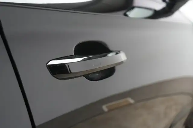 Audi Q5 view 12