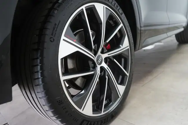 Audi Q5 view 16