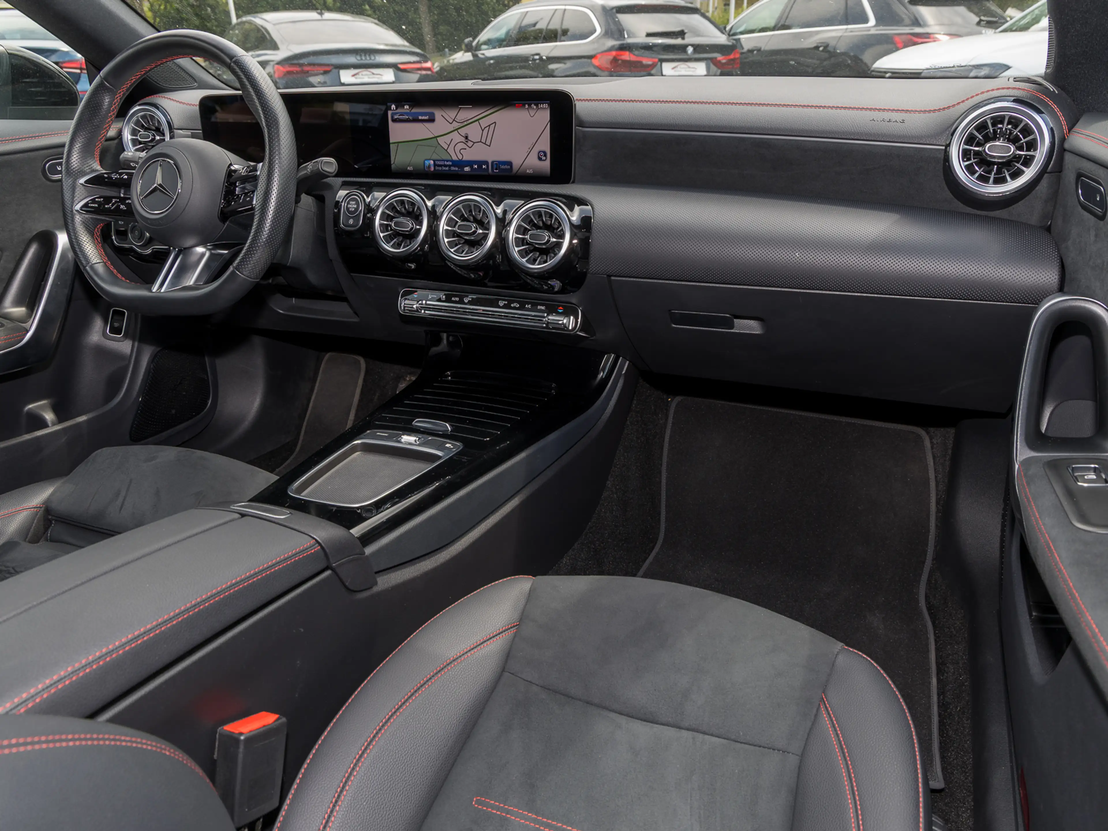 Mercedes-Benz CLA 220 4Matic AMG Line PANORAMA NAVI 360 MULTIBEAM-LED — photo 4