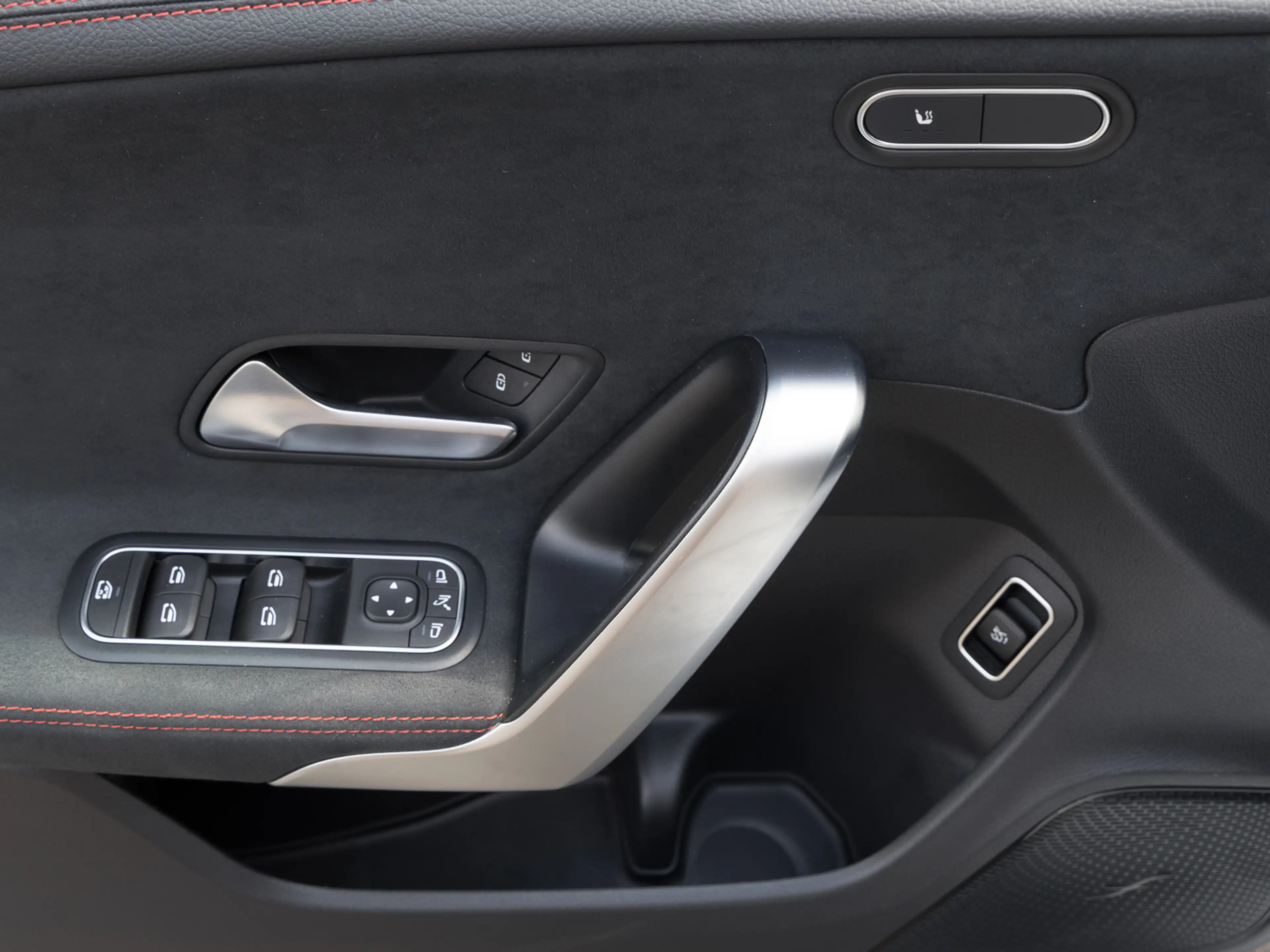 Mercedes-Benz CLA 220 4Matic AMG Line PANORAMA NAVI 360 MULTIBEAM-LED — photo 9