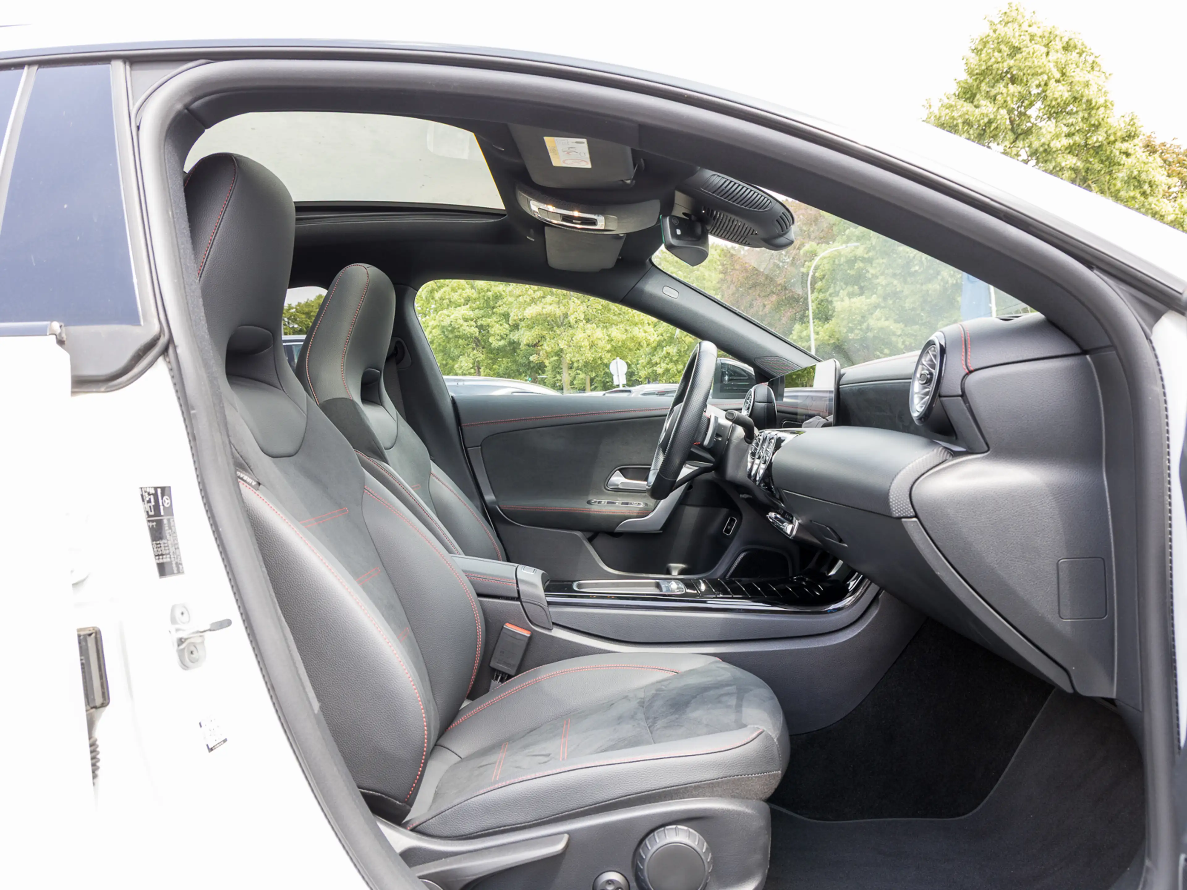 Mercedes-Benz CLA 220 4Matic AMG Line PANORAMA NAVI 360 MULTIBEAM-LED — photo 3