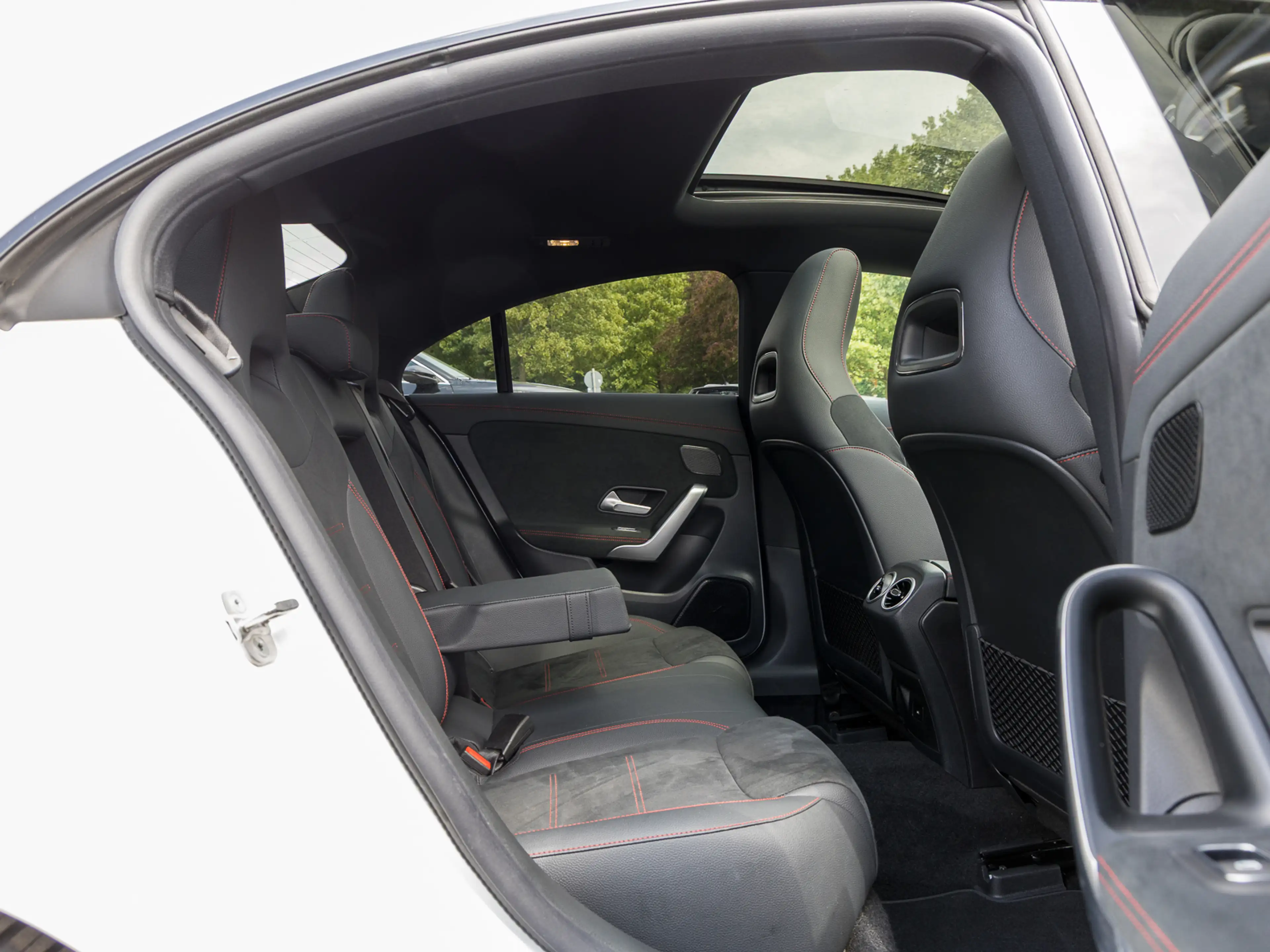 Mercedes-Benz CLA 220 4Matic AMG Line PANORAMA NAVI 360 MULTIBEAM-LED — photo 7