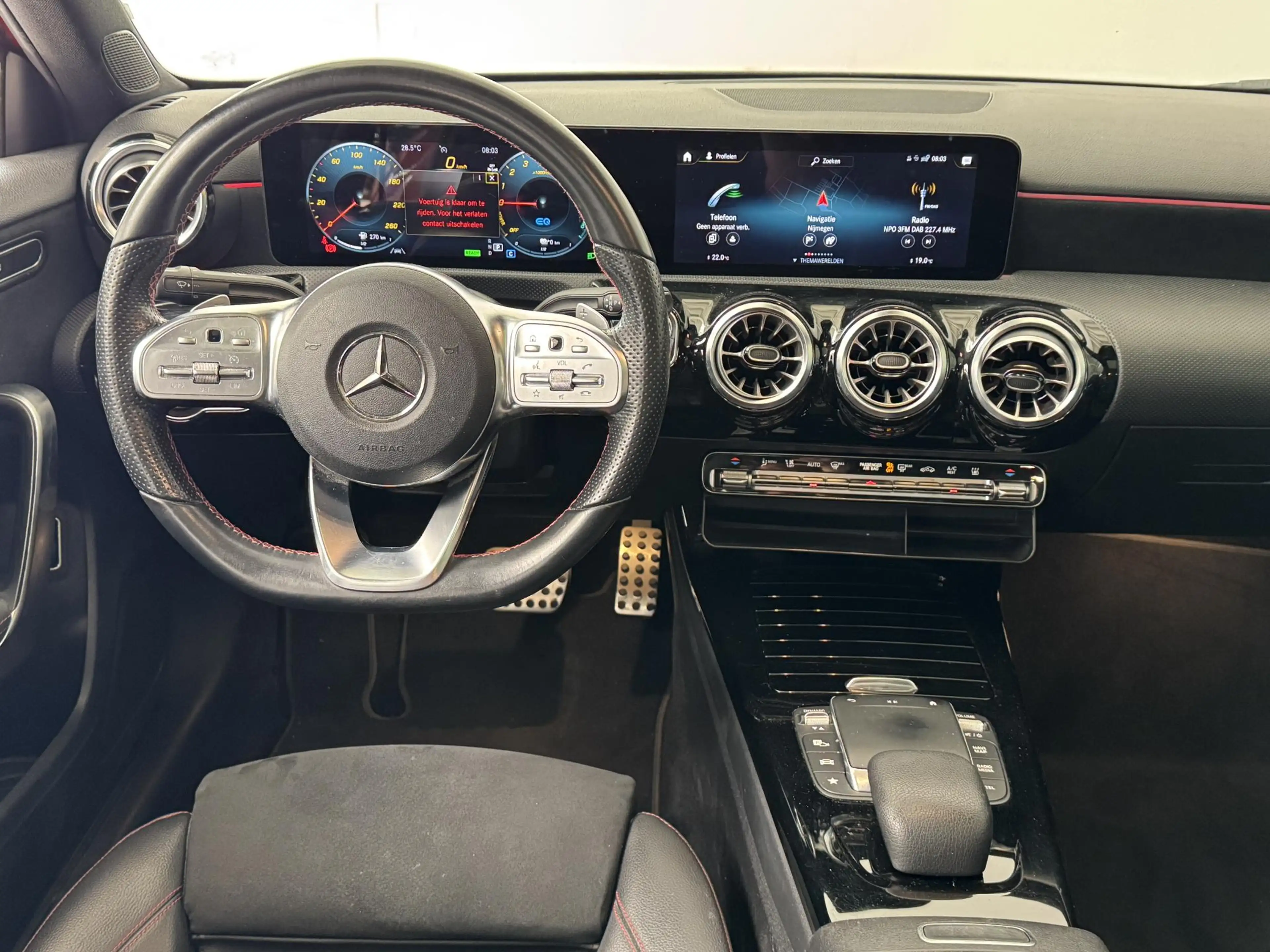 Mercedes-Benz A 250 e AMG Line | Binnen — photo 11