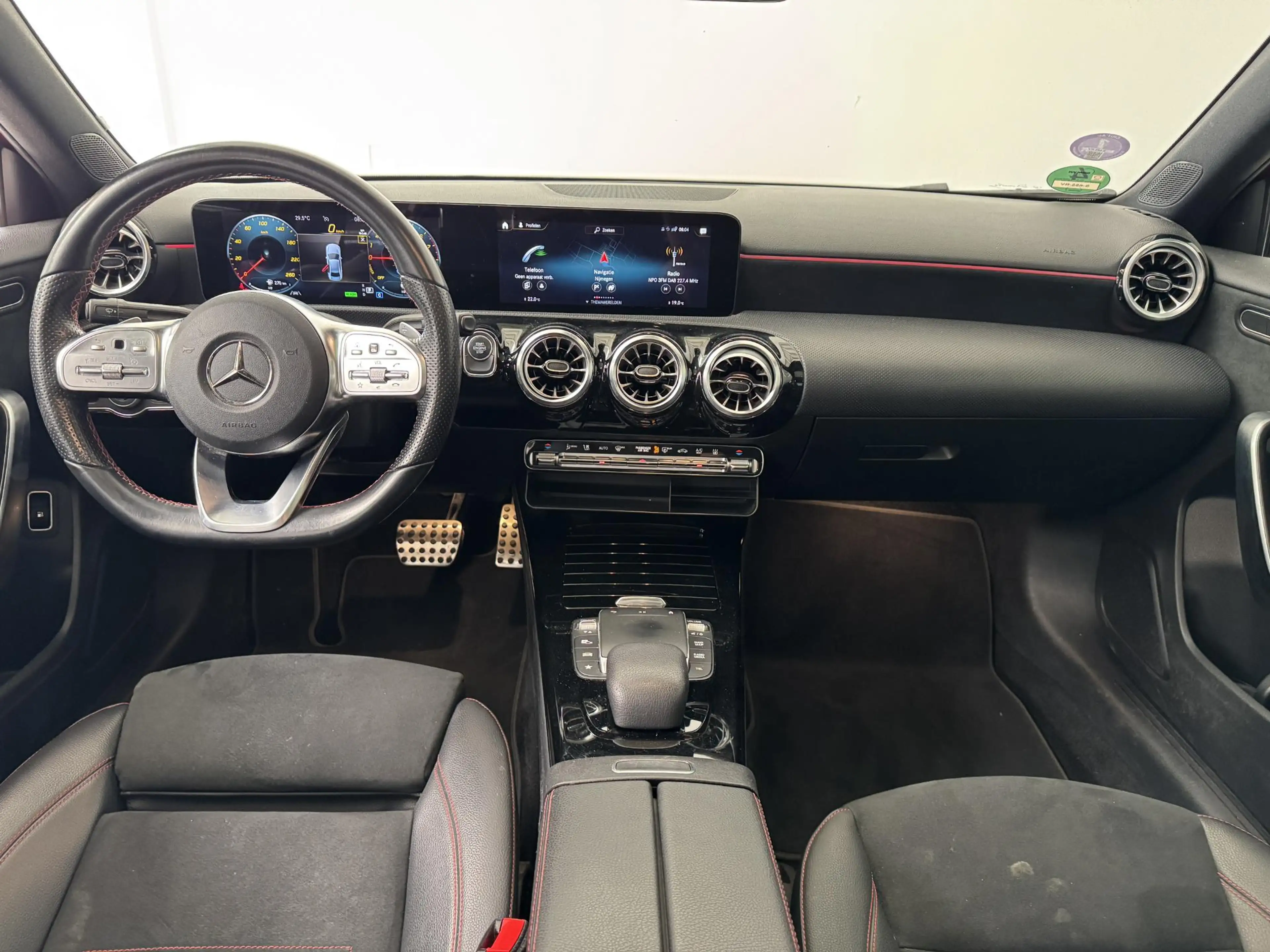 Mercedes-Benz A 250 e AMG Line | Binnen — photo 3