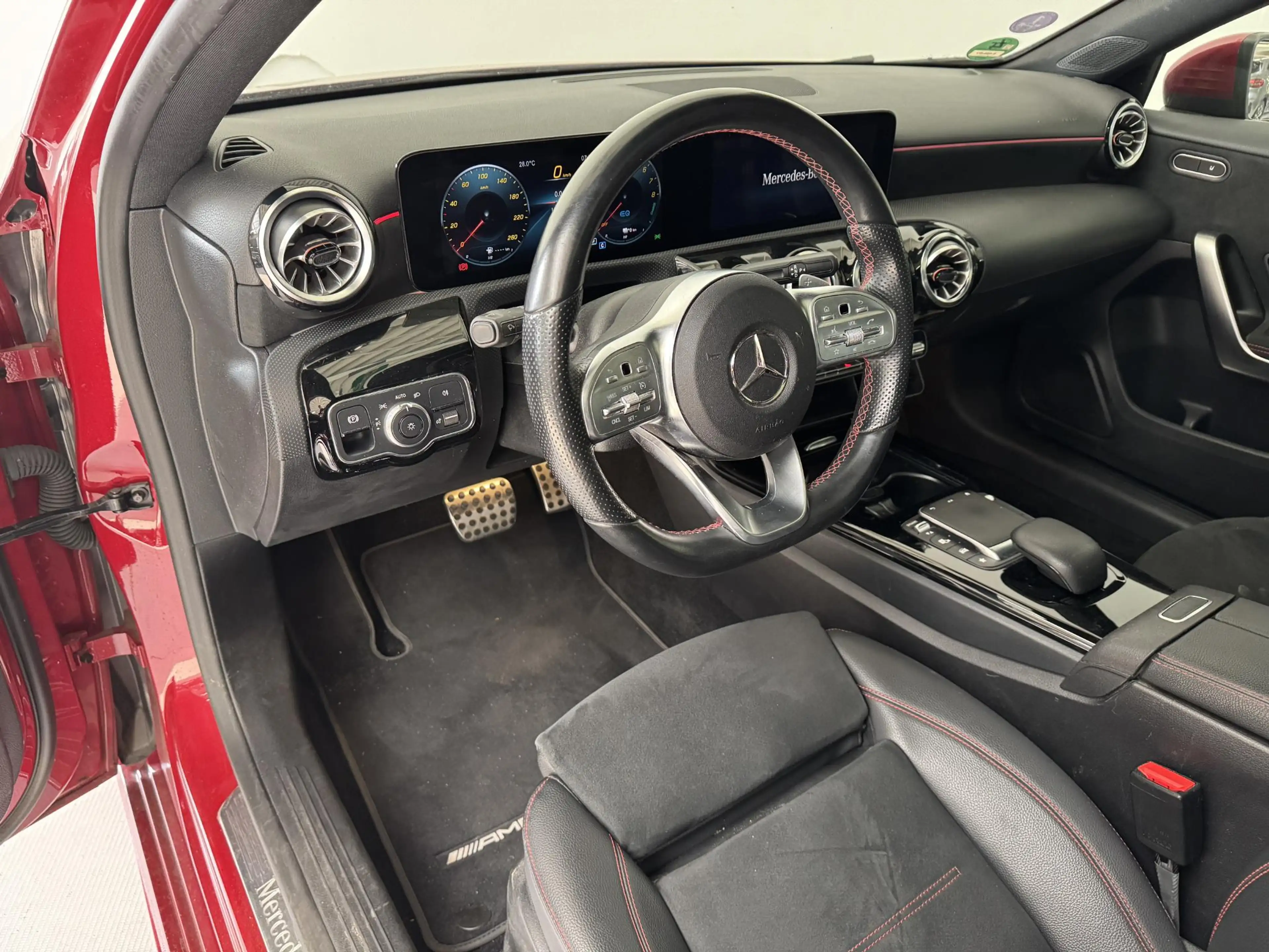 Mercedes-Benz A 250 e AMG Line | Binnen — photo 24