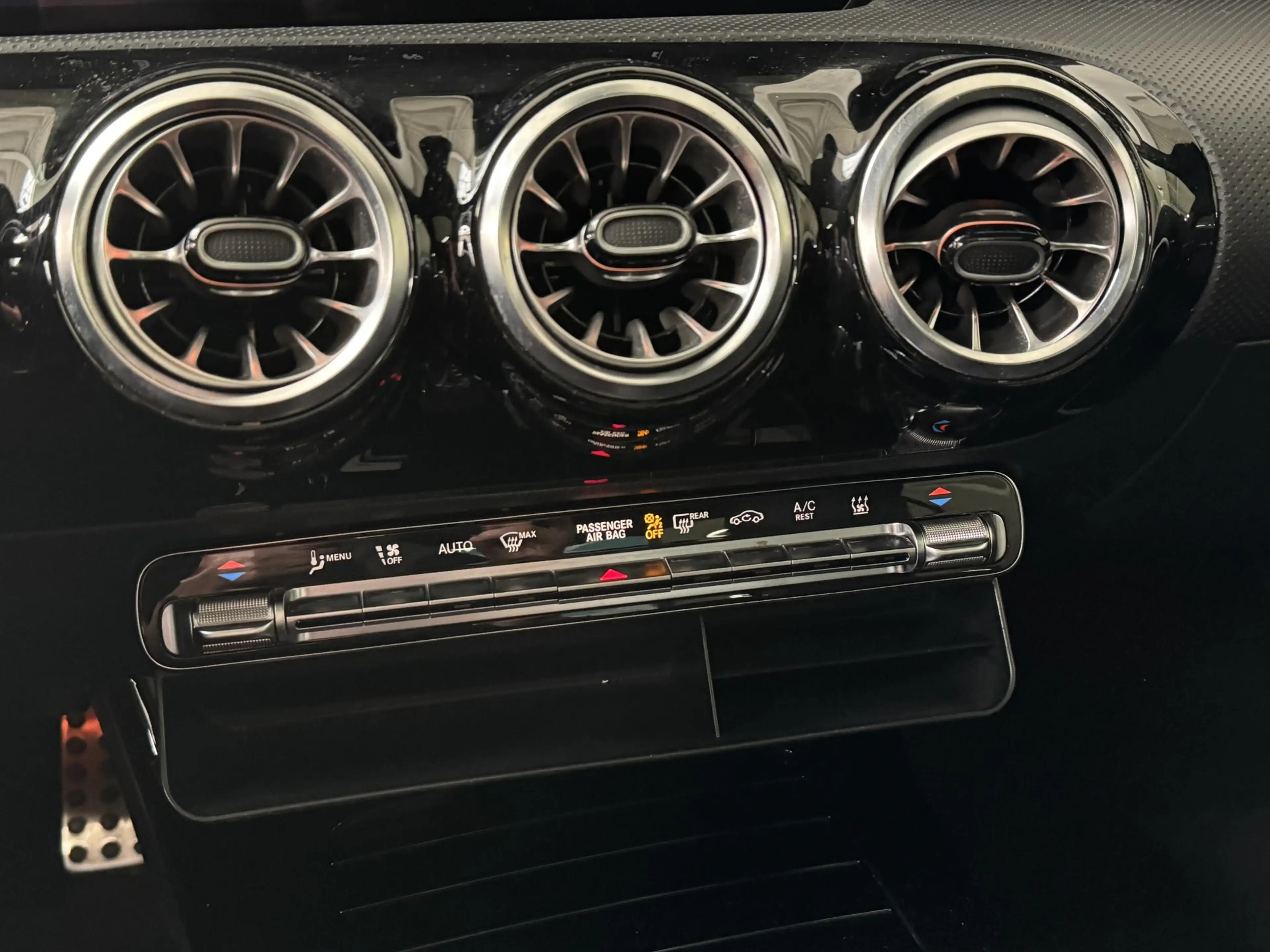 Mercedes-Benz A 250 e AMG Line | Binnen — photo 14
