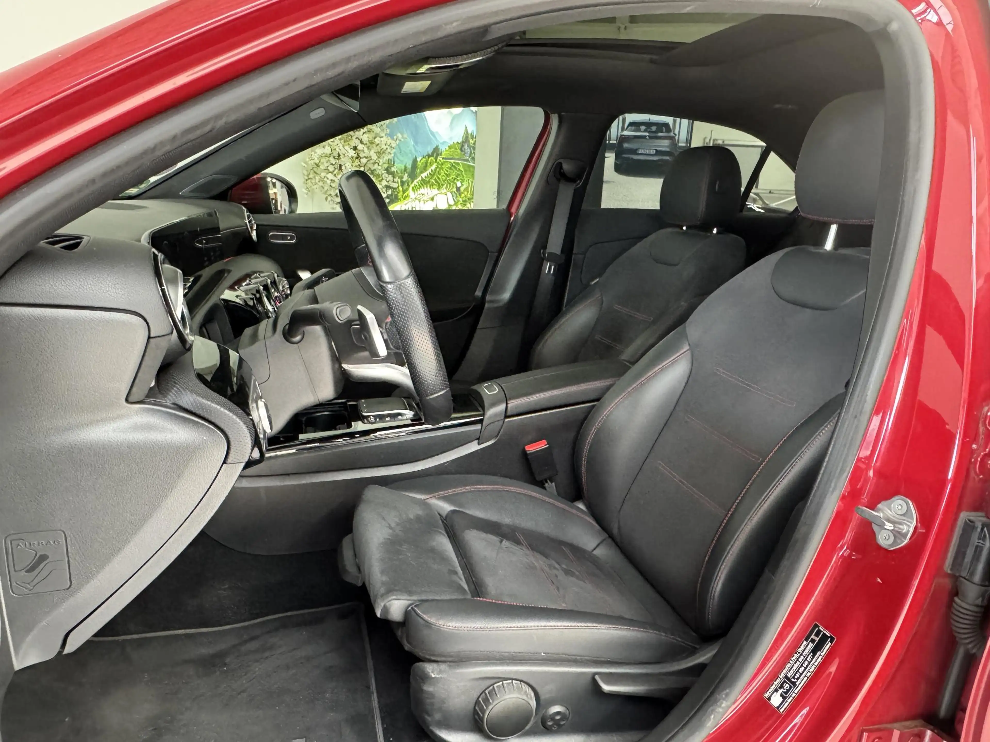 Mercedes-Benz A 250 e AMG Line | Binnen — photo 7